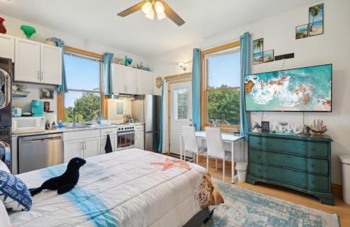 Fort Atkinson Apartment | The Starlight Tower Ocean Breeze Suite apartment hotel