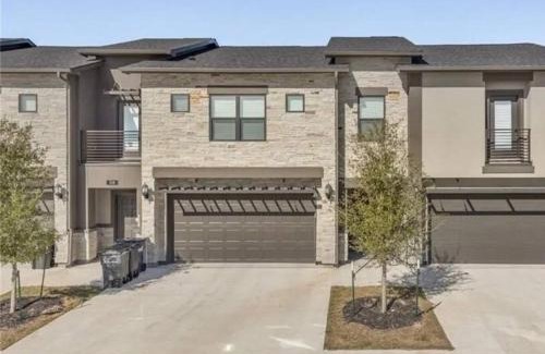 Wellborn House | The Station House, near Kyle Field and campus