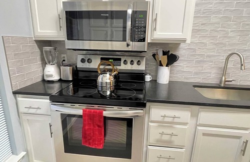 Bentonville - Fayetteville Apartment | The Stay at Steuben, Fire Pit, Brand new furniture