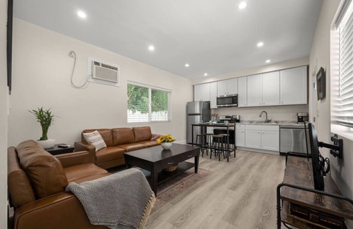 Reseda House | The Stay on Hart Residence