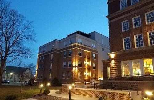 Downtown Kenosha Hotel | The Stella Hotel & Ballroom