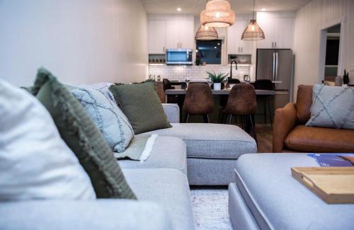 Revelstoke Apartment | The Stellar Condo - Cozy 2 Bedroom with Hot Tub