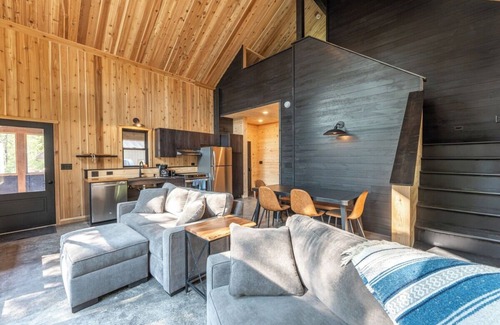 Ely Apartment | The Steward Lakeview Cabin with Private Sauna