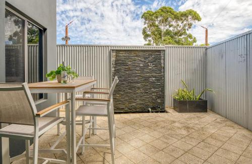 Stirling House | The Stirling - Experience the Sea to City Lifestyle