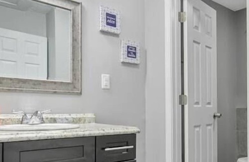 Terry Sanford House | 🐕The Stone Marble House - Pet Friendly🐕