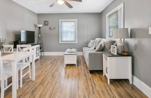 Terry Sanford House | 🐕The Stone Marble House - Pet Friendly🐕