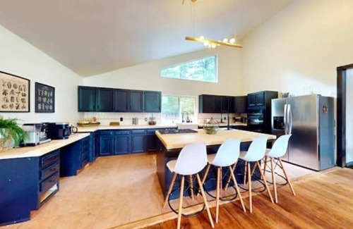 Pond Eddy House | The Stone Mason - Large Modern Home - 2 Hrs from NYC