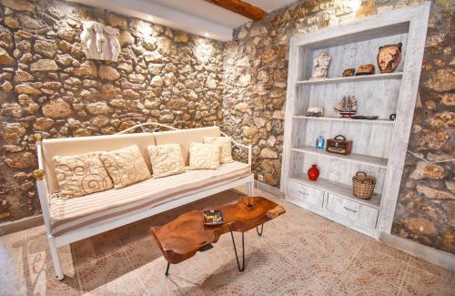 Moraitika House | The Stone suite