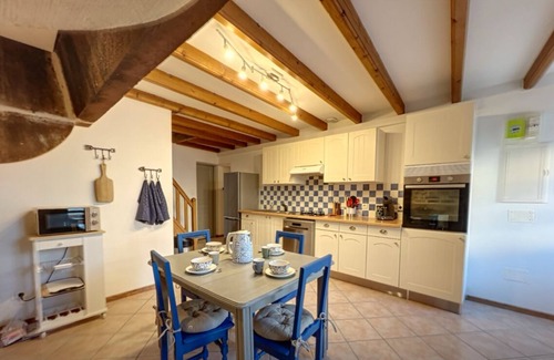 Oelleville House | The Stones of Happiness. Vacation with family and friends in our village house.