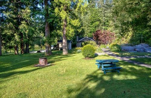 Madeira Park Hotel | The Stonewater