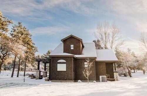 Boyne Falls House | The Storybook House 5 mins to Boyne MT