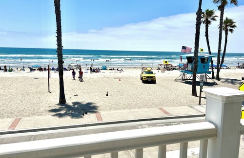 Oceanside House | The Strand 920 Beach House.n