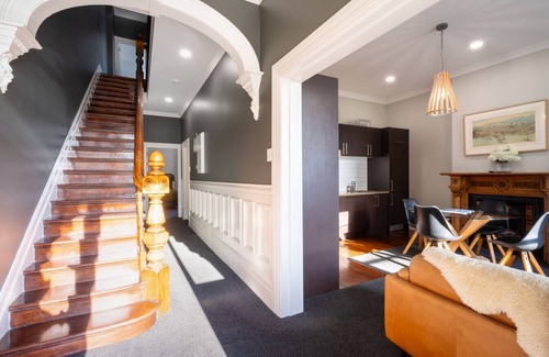 Dunedin City Centre Apartment | The Stuart Street Terraced House
