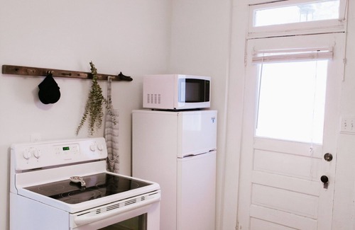 Holland Apartment | The Studio at Blackberry Manor