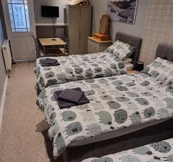 Port Talbot Bed & Breakfast | The Studio at EMTB&B