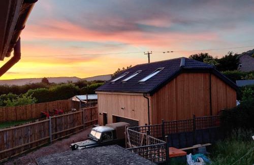 Cheddar Apartment | The Studio Cheddar - With Wood Fired Hot Tub, Near Cheddar Gorge