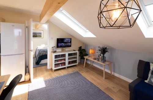 Cheddar Apartment | The Studio Cheddar - With Wood Fired Hot Tub, Near Cheddar Gorge