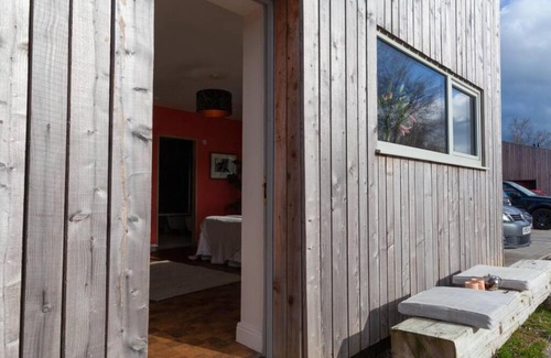 Kendal House | "The Studio" Contemporary studio with organic swimming pool