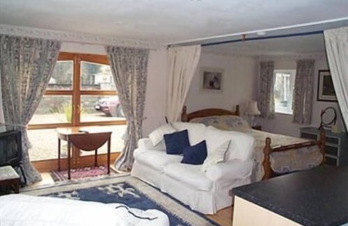 Trowbridge Bed & Breakfast | The Studio