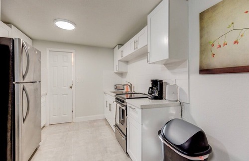 River Oaks House | The Studio in The Oaks near the cruise & airport - By Avi