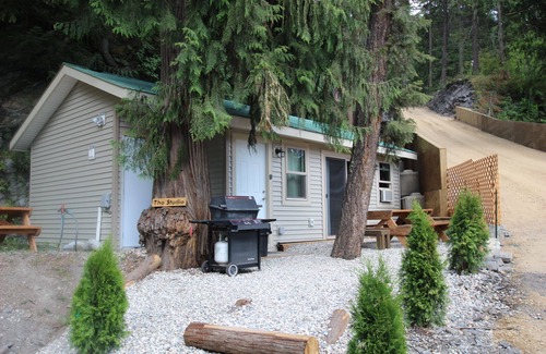 Blind Bay Cabin | The Studio Is A Modern Comfy Studio Style Cabin Great For Couple Get Away.