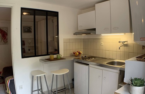 Chateaufort Apartment | The Studio of the Domaine de la Geneste