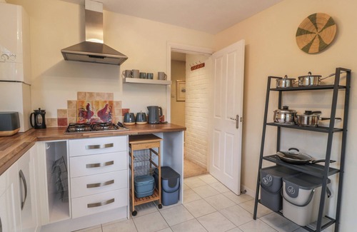 Kinbuck Cottage | THE STUDIO, romantic, with a garden in Dunblane