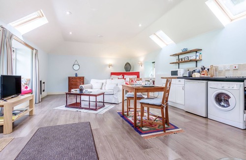 Dunblane Cottage | THE STUDIO, romantic, with open fire in Dunblane