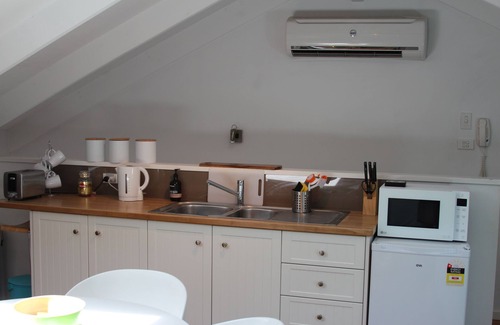 Meroo Meadow Apartment | The Studio - stylish self contained space - perfect for families & girls w-ends