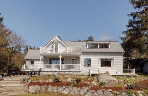 Olga House | The Stuga - Walk to Water w/Views
