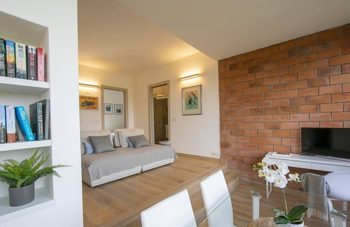 Cerro Apartment | The Stylish Flat 900m from Cerro Beach, Laveno Mombello, Italy