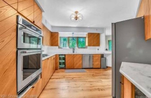 Milford House | The Sunshine House ☀️ w/Sauna & 5 min. from downtown Milford + Kensington Park.