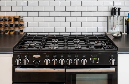 Mapesbury House | The Suburban Bliss Su