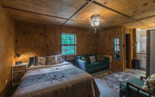 Garfield Bed & Breakfast | The Sugar Creek Retreat