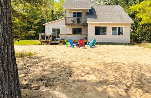 Greenbush House | The sugar sand of Lake Huron is waiting for your family!