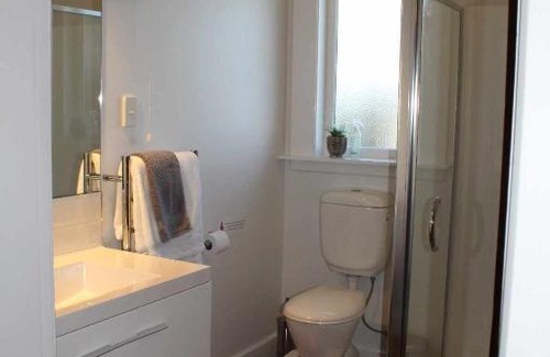 Clarks Beach Apartment | The Suite - Huntly House