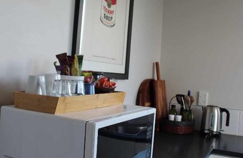 Clarks Beach Apartment | The Suite - Huntly House