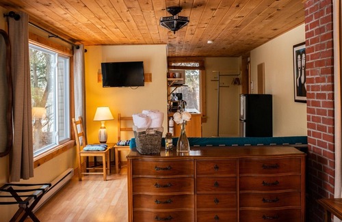 North Frontenac Apartment | The Suite - Myers Cave Resort