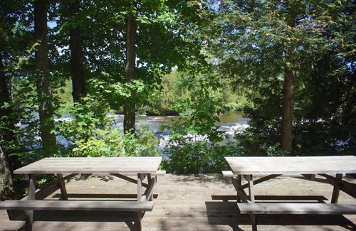 North Frontenac Apartment | The Suite - Myers Cave Resort