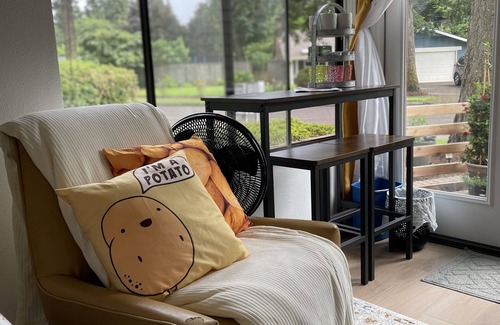 Central Oregon House | The Suite Potato: a splashtastic one room suite