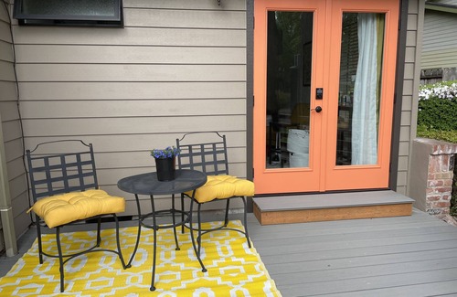 Central Oregon House | The Suite Potato: a splashtastic one room suite