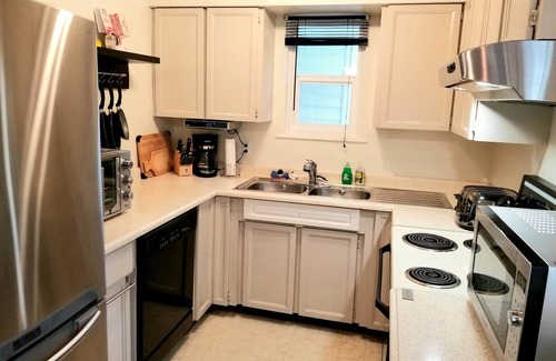 Langford Apartment | The Suite Spot is a lovely two bedroom suite in a quiet neighborhood