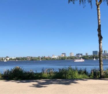 Hohenfelde Apartment | The Suites Alster Waterfront Family Apartments