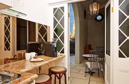 Bendigo Apartment | The Suites, Villa Belgravia - Suite 2 - luxury self-contained in central Bendigo
