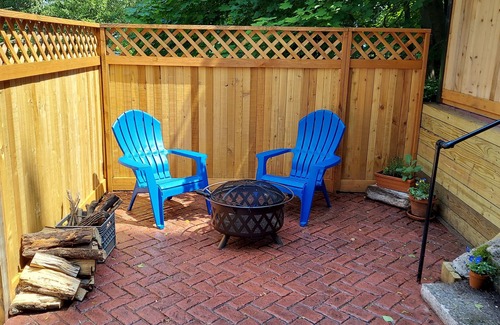 Marquette House | The Summer Cottage - 1 bedroom home central to downtown and NMU. Bring the dog!