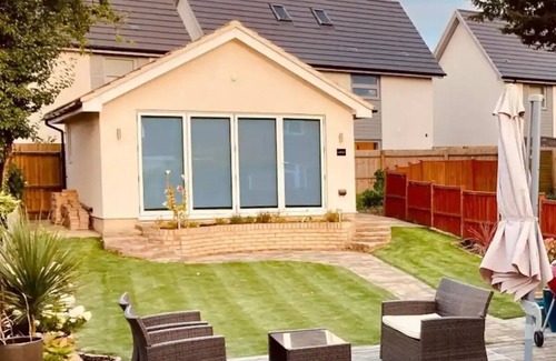 Girton Apartment | The Summer House, Cambridge (Free On-site Parking)