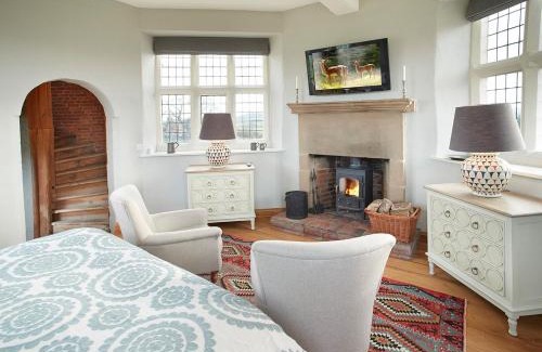 Eaton Mascott House | The Summer House