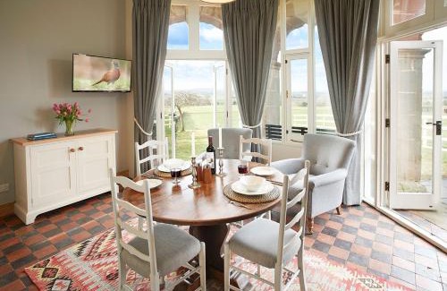 Eaton Mascott House | The Summer House