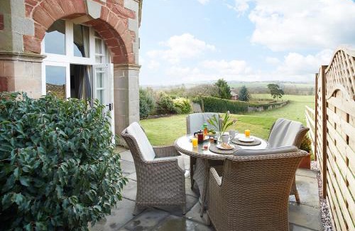 Eaton Mascott House | The Summer House