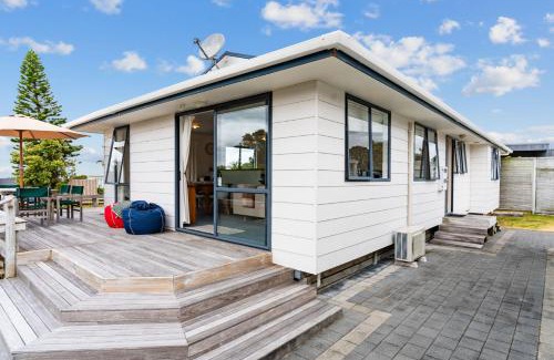 Omaha House | The Summer Pad - Omaha Holiday Home